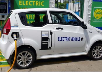 महाराष्ट्र सरकार इलेक्ट्रिक‍ गाड्यांना प्रोत्साहन व प्राधान्य देणार