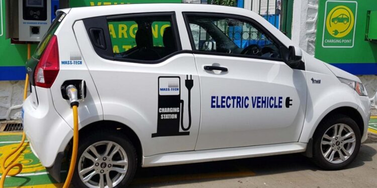 महाराष्ट्र सरकार इलेक्ट्रिक गाड्यांना प्रोत्साहन व प्राधान्य देणार