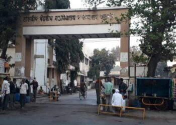 जळगाव जिल्हा सामान्य रुग्णालय  नाॅन कोविड रूग्णालय म्हणून घोषित  जिल्हाधिकारी अभिजीत राऊतांचे आदेश