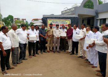 कोकण पूरग्रस्तांसाठी एरंडोल तालुका मराठी पत्रकार संघातर्फे मदतफेरी ; शहरातील नागरिकांचा उस्फूर्त प्रतिसाद