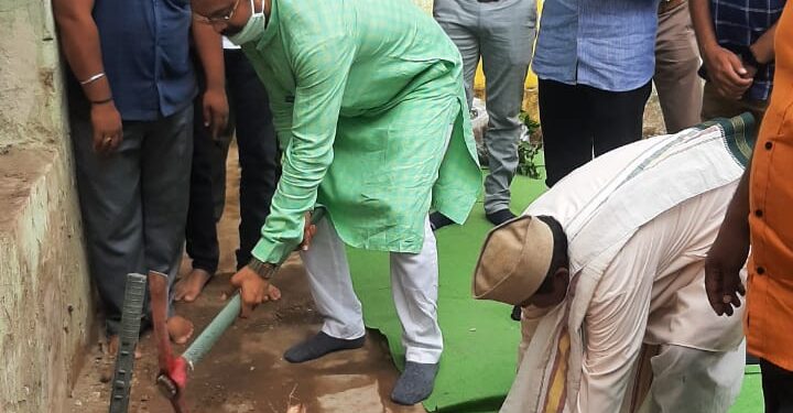 कृष्णापुरी भागातील शहर तलाठी कार्यालयाचे आ.किशोर अप्पा पाटील यांचे हस्ते भूमीपूजन संपन्न