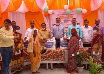 सार्वे ता. पाचोरा येथे खावटी योजनेअंतर्गत अन्नधान्य किट वाटप