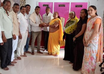 आमदाराकडे हनुमान मंदिराचे सभामंडप मागणीसाठी गेलो होतो … ग्रामसेवकाच्या तक्रारीसाठी नाही : सरपंच इनुस तडवी