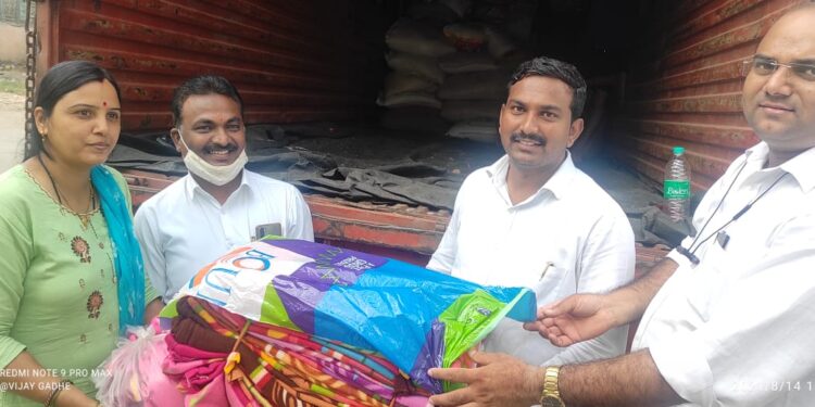 महाराष्ट्र राज्य मराठी पत्रकार संघाचे पूरग्रस्तांच्या हाकेला शिवरामे कुटूंबाची साद