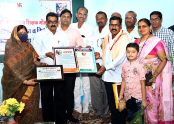 श्री ग गो बेंडाळे हायस्कुल चे अर्जुन सांळुके यांना आदर्श शिक्षक पुरस्कार