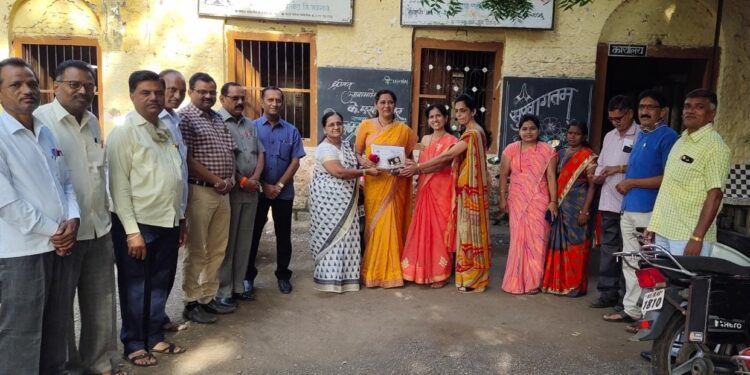 उज्वला देशमुख गुणवंत शिक्षक पुरस्काराने सन्मानित