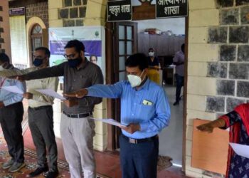 माजी प्रधानमंत्री भारतरत्न स्व. राजीव गांधी यांना जिल्हाधिकारी कार्यालयात अभिवादन