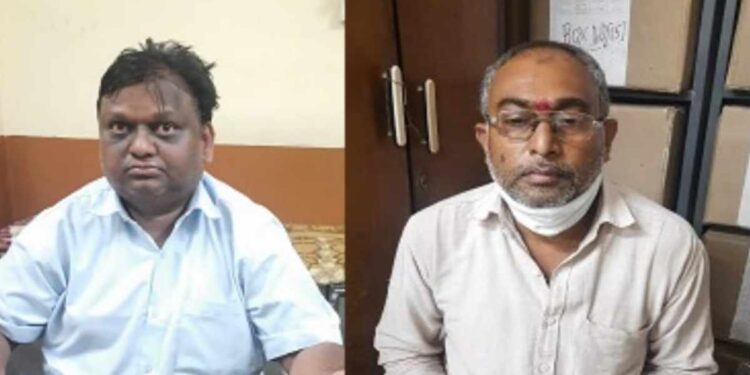 २ हजाराची लाच भोवली ; विस्तार अधिका-यासह ग्रामसेवक एसीबीच्या जाळ्यात