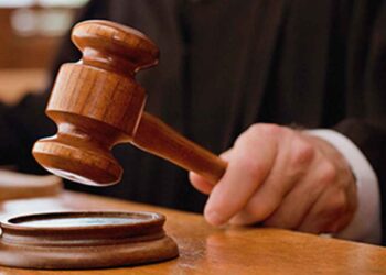 पत्नीस विहिरीत ढकलून ठार मारण्याचा प्रयत्न, पतीस सात वर्षे सक्तमजुरी