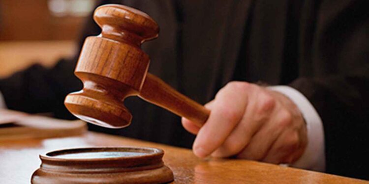 पत्नीस विहिरीत ढकलून ठार मारण्याचा प्रयत्न, पतीस सात वर्षे सक्तमजुरी