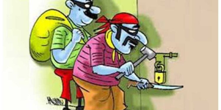 जळगावात बंद घर फोडून अडीच लाखांचा ऐवज लांबविला