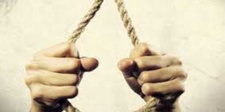 मी जे करताेय ते चुकीचे आहे पण…! चिठ्ठी लिहून नांद्रातील तरुणाने संपवलं आयुष्य