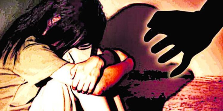 जळगावात ७ वर्षाच्या चिमुकलीवर अत्याचार ; अल्पवयीन मुलगा पोलिसांच्या ताब्यात