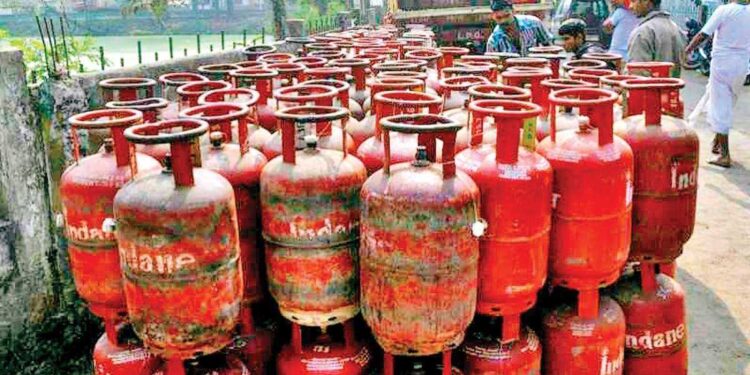 गॅस सिलिंडरवर सबसिडी घरबसल्या ऑनलाइन चेक करा, कसे? जाणून घ्या प्रोसेस