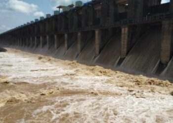 हतनूरचे 14 दरवाजे पूर्ण उघडले ; तापी नदीकाठच्या गावांना सतर्कतेचा इशारा