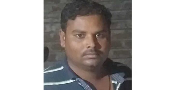 महिन्याभरापुर्वीच पत्नीने घेतला होता गळफास, आज पतीचे उचलले हे पाऊल…