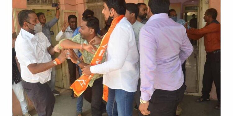 नारायण राणेंच्या ‘त्या’ वक्तव्याचे जळगावात तीव्र पडसाद !