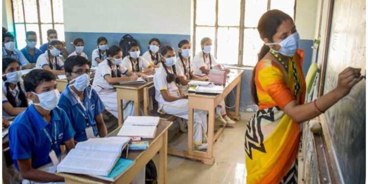 १७ ऑगस्टपासून शाळा सुरु करण्याच्या निर्णयाला स्थगिती