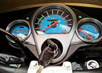 ‘या’ ५ स्वस्त आणि मस्त बाइक्स देतात 90 Kmpl पर्यंत जबरदस्त मायलेज ; जाणून घ्या