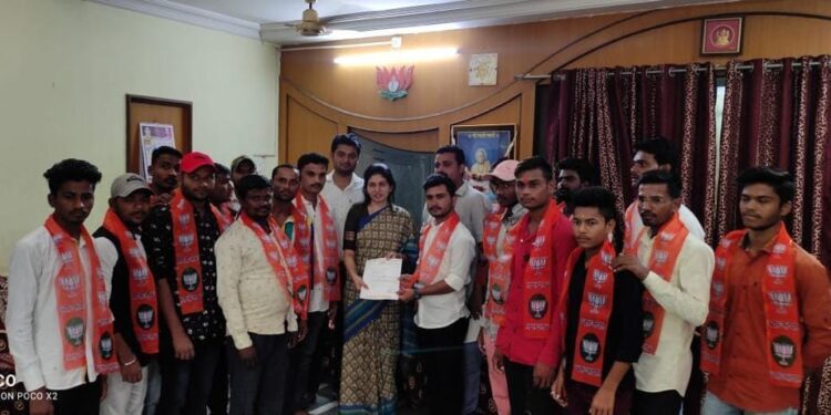 मुक्ताईनगर येथे खा. रक्षा खडसेंच्या उपस्थितीत युवकांचा भाजपात प्रवेश