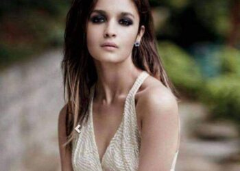 अभिनेत्री आलिया भट्ट  विरुद्ध पोलिसात तक्रार