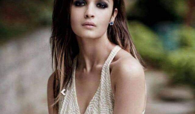 अभिनेत्री आलिया भट्ट विरुद्ध पोलिसात तक्रार