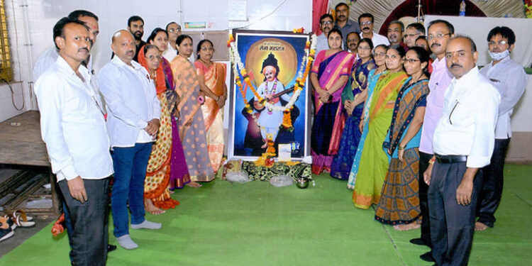 नाभिक समाज विकास मंडळाद्वारे श्री संत सेना महाराज पुण्यतिथी साजरी