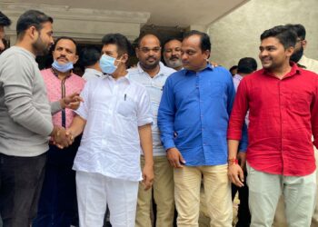 शिक्षक आमदार सुधीर तांबे  यांच्या सोबत पाचोऱ्यातील शिक्षकांची सकारात्मक चर्चा