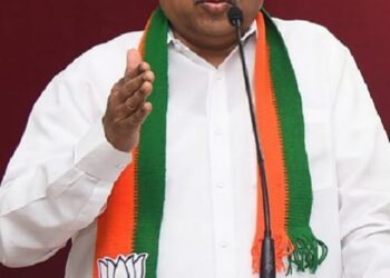 तुमच्या ‘स्क्रिप्ट’ नुसार आम्ही काम करायचं का?