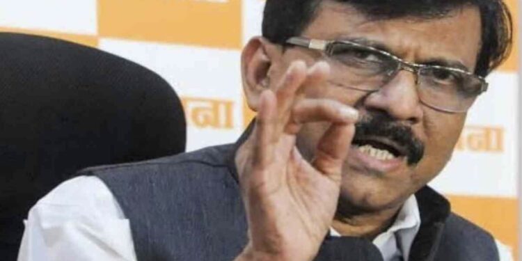 मराठी माणूस बेळगावमध्ये हरल्याबद्दल तुम्ही पेढे वाटत आहात, लाज नाही वाटत तुम्हाला? ; संजय राऊतांचा संतप्त सवाल