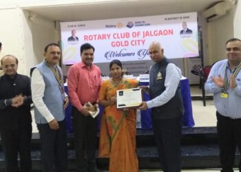 रोटरी जळगाव गोल्डसिटीतर्फे नेशन बिल्डर अ‍ॅवार्डने सुनीता सिमालेंचा गौरव