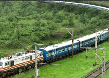 आता ट्रेनला ठराविक वेळेत ठराविक ठिकाणी पोहोचण्यास उशीर झाल्यास प्रवाशांना मिळणार नुकसान भरपाई…