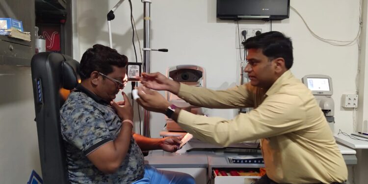 पाचोरा रोटरी क्लब तर्फे पत्रकारांचे नेत्र तपासणी शिबीर उत्साहात