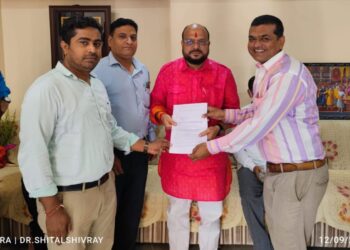 वैद्यकीय अधिकाऱ्यांना पदोन्नती द्या :आरोग्यमंत्र्यांकडे मागणी ; अधिकारी महासंघाचे पालकमंत्री गुलाबराव पाटील यांना निवेदन