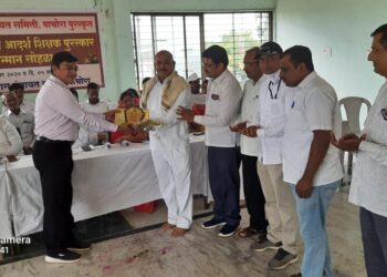 पाचोऱ्यात ३२ शिक्षकांना ‘आदर्श शिक्षक’ म्हणून सन्मानित