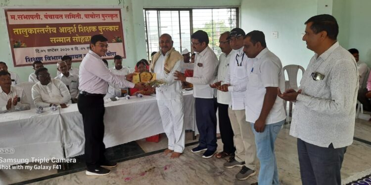 पाचोऱ्यात ३२ शिक्षकांना ‘आदर्श शिक्षक’ म्हणून सन्मानित