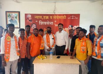 बामरुड येथील युवकांची भाजपाला सोडचिट्ठी ; शिवसेनेत केला प्रवेश