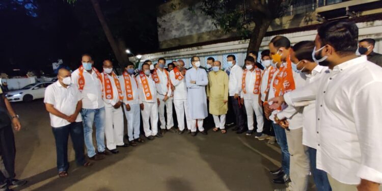 शिवसेनेकडून खडसेंना जोरदार धक्का ; बोदवड येथील नगराध्यक्षांसह 10 नगरसेवकांचा शिवसेनेत प्रवेश