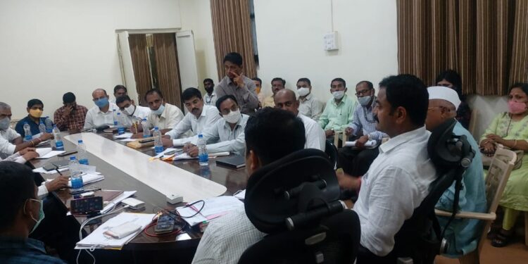 अधिकाऱ्यांच्या आढावा बैठकीत आमदार किशोरअप्पा पाटिलांनी दिल्या ‘या’ सूचना