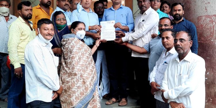 पाचोरा-भडगाव तालुक्यात ओला दुष्काळ जाहीर करून शेतकर्यांना तात्काळ मदत द्यावी