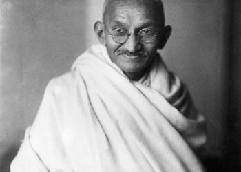 महात्मा गांधीजींच्या वस्त्रत्याग शताब्दी निमित्ताने ‘आज गांधी आठवतांना…!