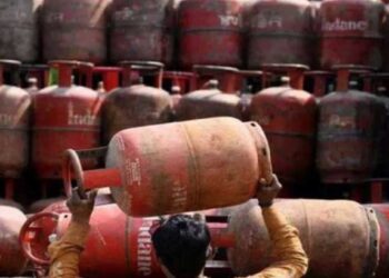 गॅस सिलेंडरच्या सबसिडीसंदर्भात सरकारने बनवली नवीन योजना? जाणून घ्या आता पैसे कोणाला मिळतील