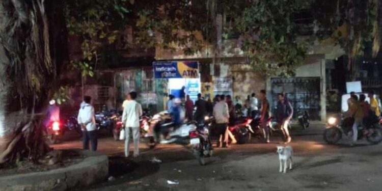 चिनावलकरांची लॉटरी : एटीएममधून पाच पट पैसे निघत असल्याने तोबा गर्दी