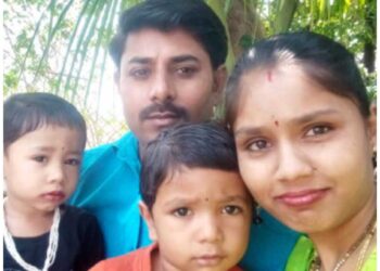 पत्नीच्या दीड महिन्याच्या आत्महत्येनंतर दोन जुळ्या मुलांसह पतीचीही आत्महत्या