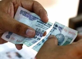 फाटलेल्या नोटांबाबत RBI ‘हे’ नियम वाचा ; बँकेत जाऊन अशा बदलू शकता नोटा