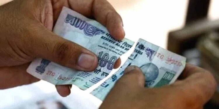 फाटलेल्या नोटांबाबत RBI ‘हे’ नियम वाचा ; बँकेत जाऊन अशा बदलू शकता नोटा
