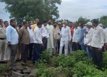 कृषी मंत्री दादाजी भुसेंनी केली जामनेर तालुक्यातील नुकसानग्रस्त भागाची पाहणी