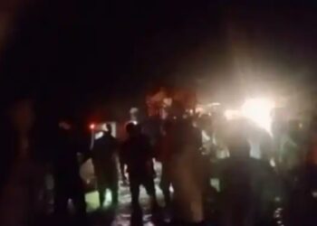 प्रवासी असलेली  एसटी (बस) पडली पुराच्या पाण्यात … पुढे काय झाले मग वाचा…