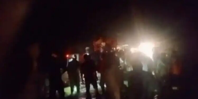 प्रवासी असलेली  एसटी (बस) पडली पुराच्या पाण्यात … पुढे काय झाले मग वाचा…