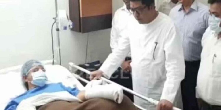 लवकर बऱ्या व्हा, फेरीवाल्यांचं काय ते आम्ही बघू ; कल्पिता पिंपळेंना राज ठाकरेंचा शब्द